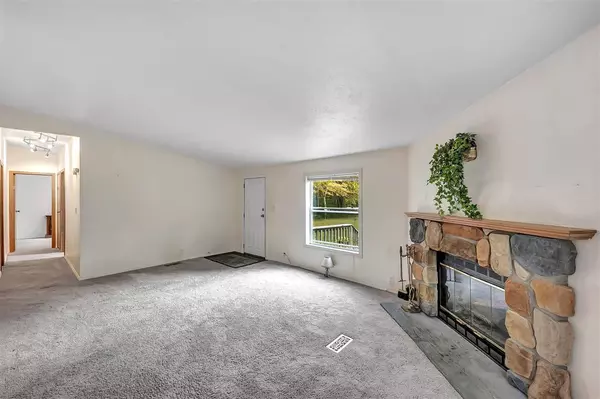 Abrams, WI 54101,5365 S GILBERT LN