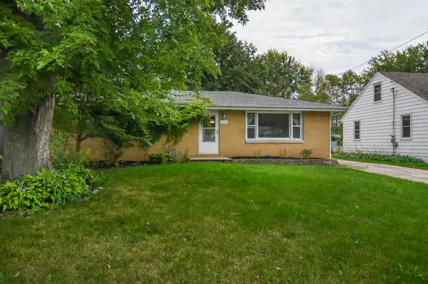 2359 E RIVER DR, Green Bay, WI 54301-2001