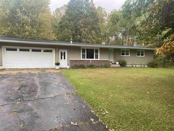 E1496 NORTH LAKE RD, Iola, WI 54945