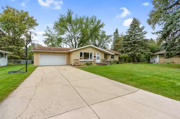 608 HEYDEN LN, Green Bay, WI 54301-1741