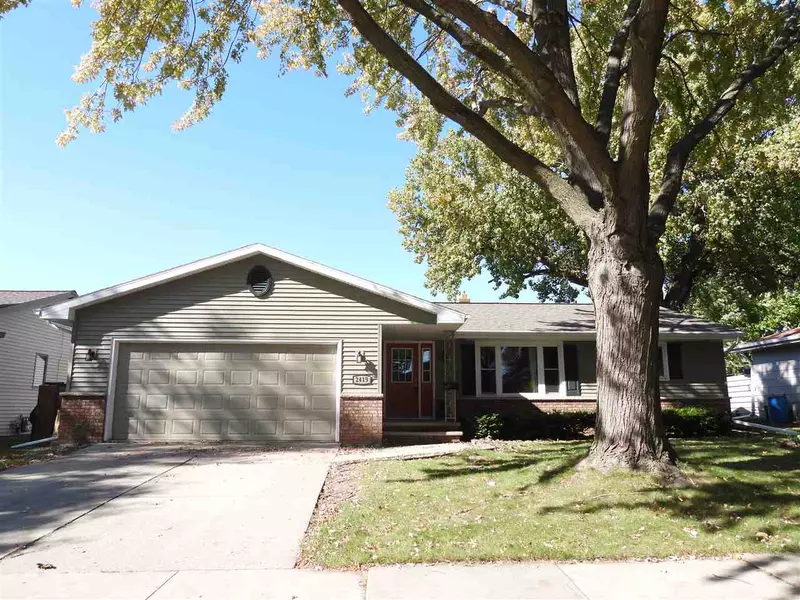 2419 N ERB ST, Appleton, WI 54914