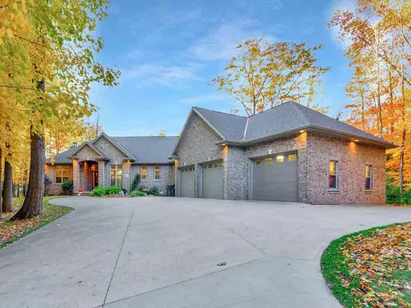 Pulaski, WI 54162-8975,2860 RIVER FOREST HILLS DR