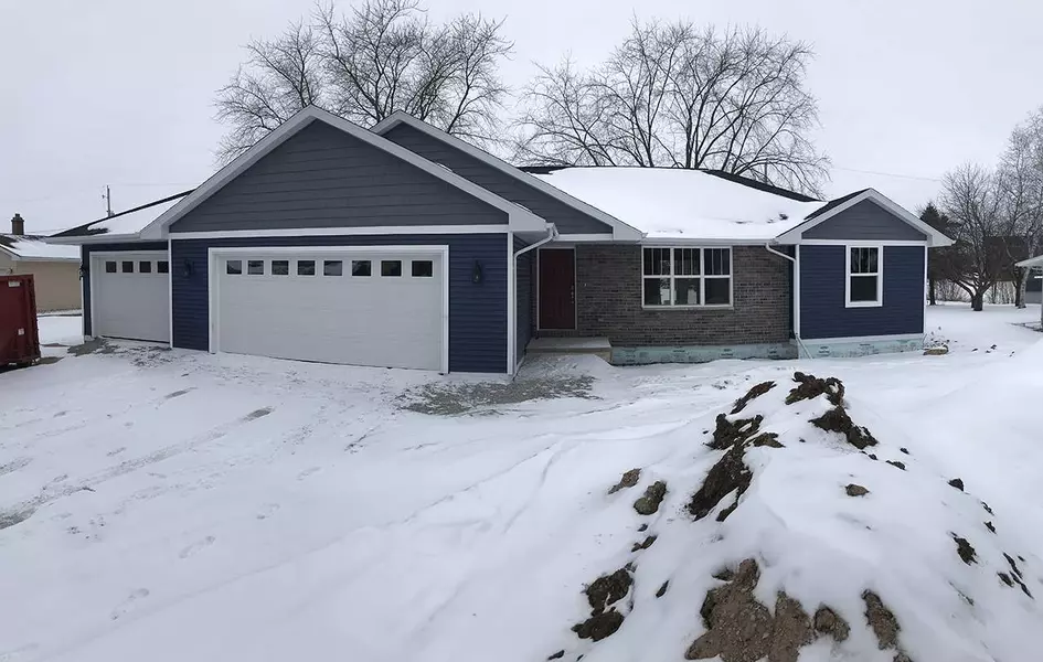 613 JOHNSON ST, Pulaski, WI 54162-9296