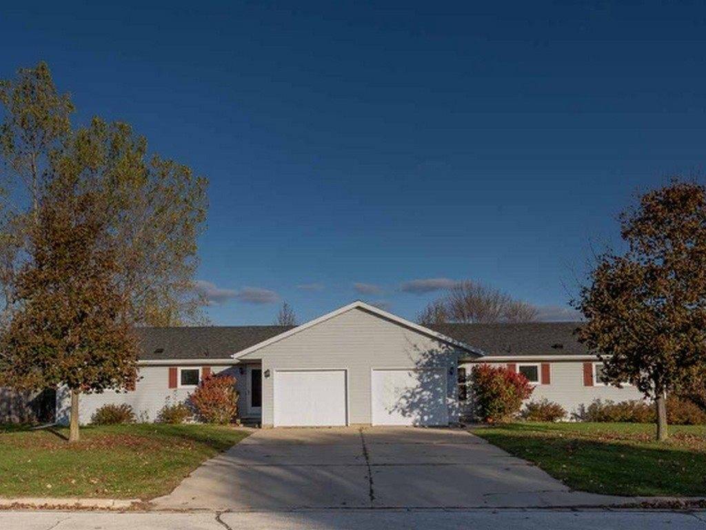 714 CAROL LN, Pulaski, WI 54162-9433