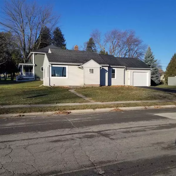 2201 VAN BUREN ST, New Holstein, WI 53061