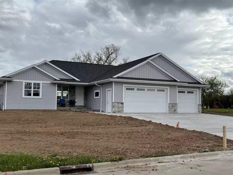 144 WHIMBREL WAY, Pulaski, WI 54162
