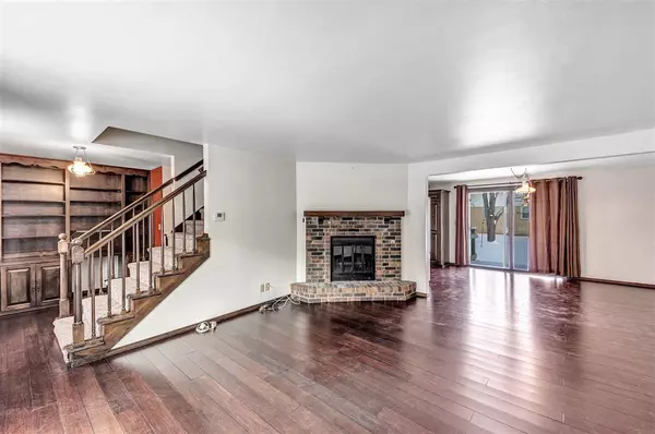 Pulaski, WI 54162,305 E GLENBROOK DR