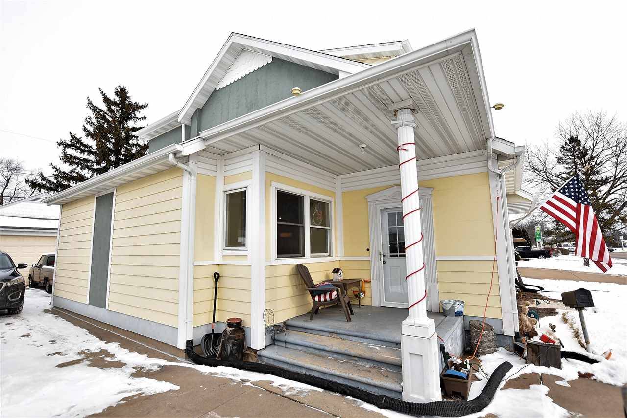 Neenah, WI 54956,121 W CECIL ST