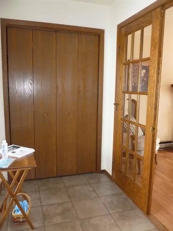 Neenah, WI 54956,607 ADAMS ST #9