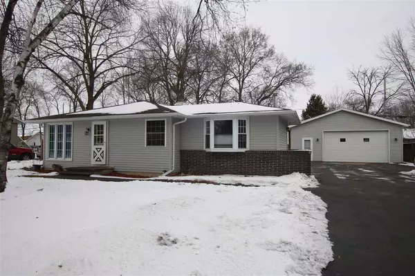 1438 GLENVIEW DR, Neenah, WI 54956