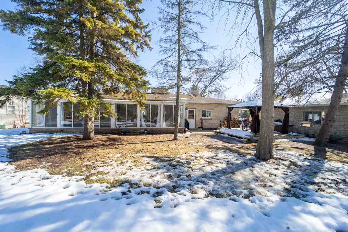 Neenah, WI 54956,129 MAYER ST