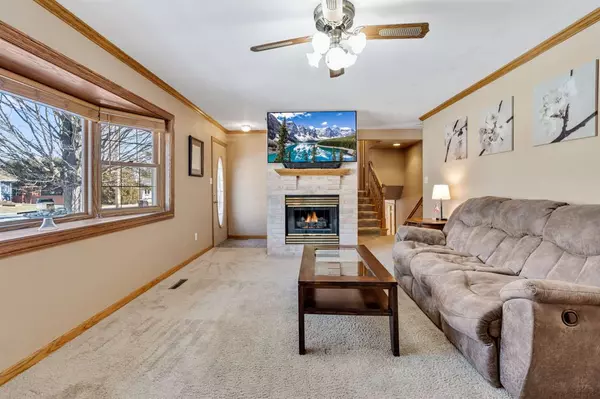 Neenah, WI 54956-1748,1887 OAKVIEW DR