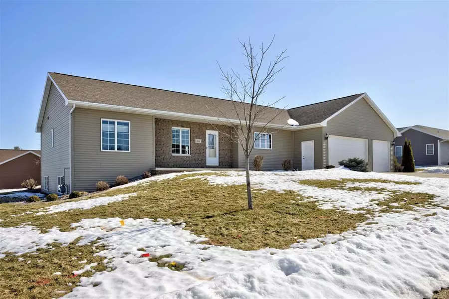 204 GABRIEL LN, Hortonville, WI 54944