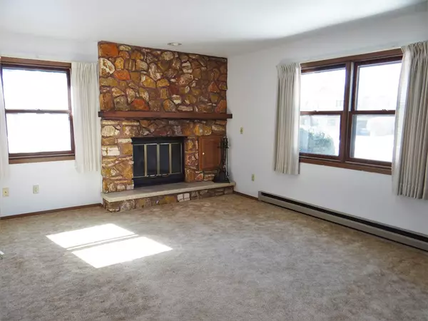 Neenah, WI 54956,940 BABCOCK ST #96