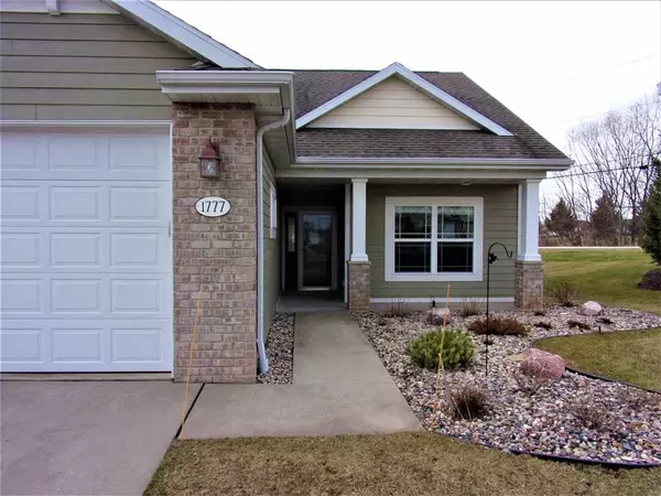 Neenah, WI 54956,1777 OAK HOLLOW LN
