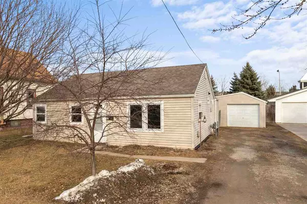 127 GRUENWALD AVE, Neenah, WI 54956