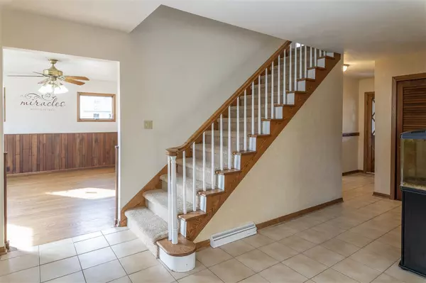 Neenah, WI 54956,604 CHATHAM CT
