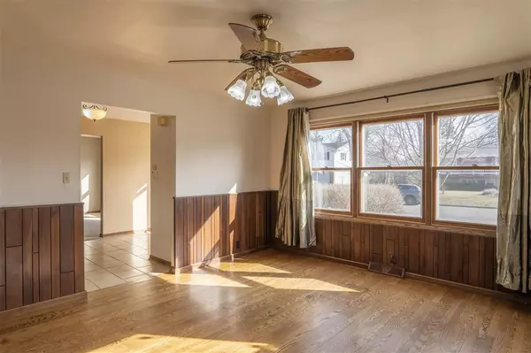 Neenah, WI 54956,604 CHATHAM CT