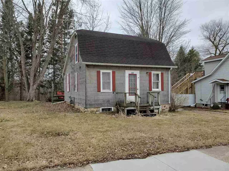 209 PINE ST, Tigerton, WI 54486-9779