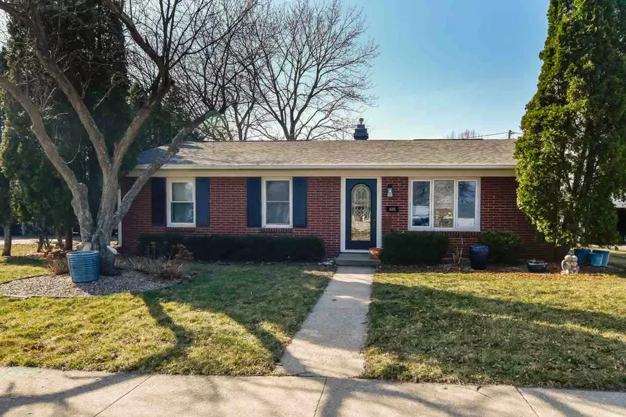 635 QUARRY LN, Neenah, WI 54956