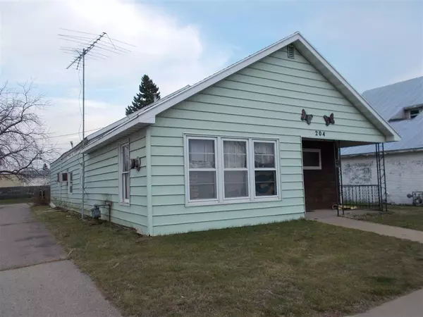 204 N MILL ST, Weyauwega, WI 54983-9063