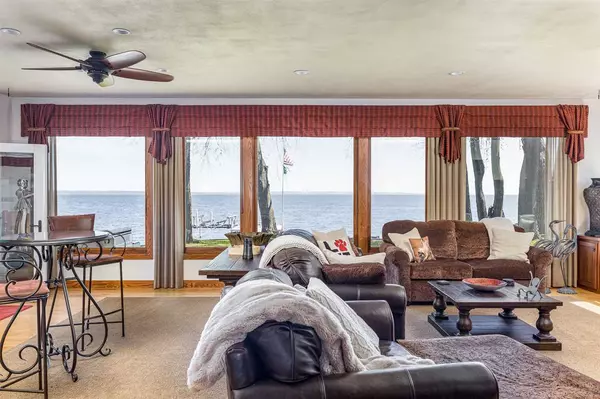 Neenah, WI 54956,240 ADELLA BEACH RD
