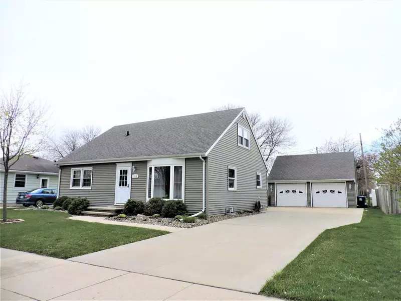 1513 COLLINS ST, Neenah, WI 54956