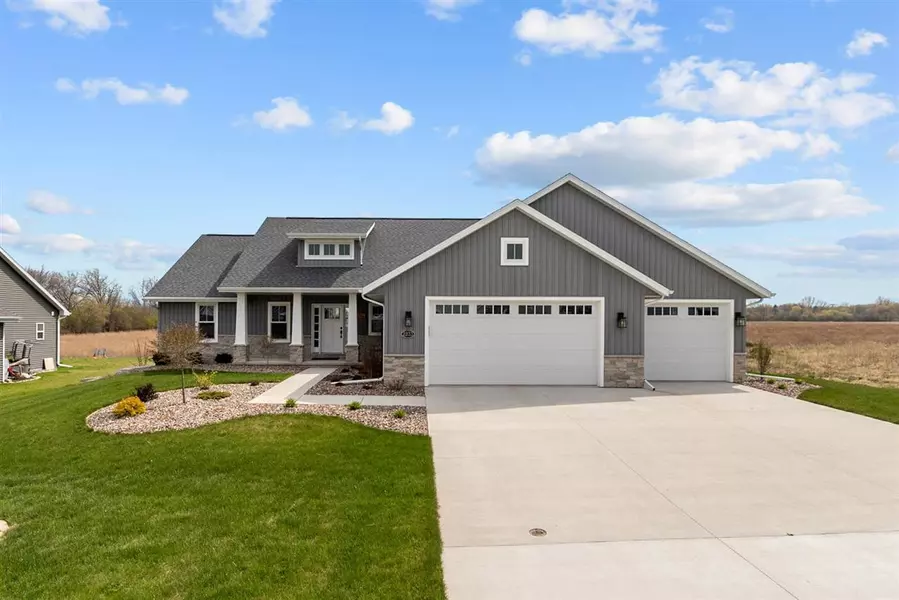 2233 MADELYNN LN, Neenah, WI 54956