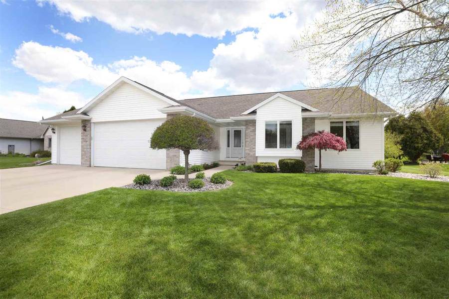 N172 BARBERRY LN, Appleton, WI 54915