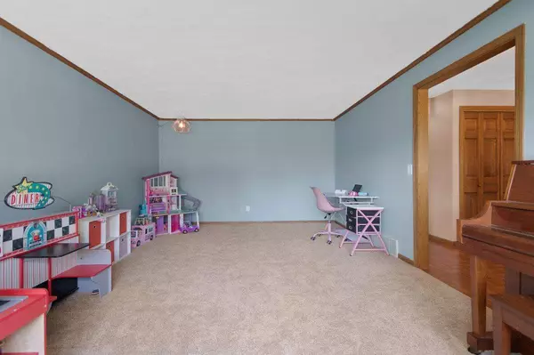 Neenah, WI 54956-4910,752 MANCHESTER RD