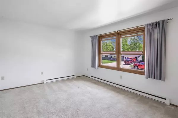 Neenah, WI 54956,993 BRIDGEWOOD DR
