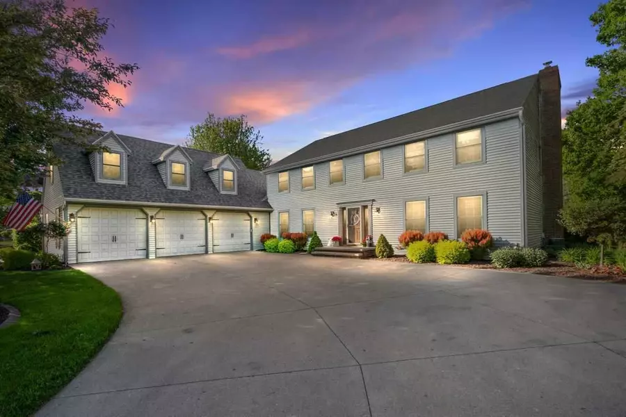 830 MILLBROOK DR, Neenah, WI 54956