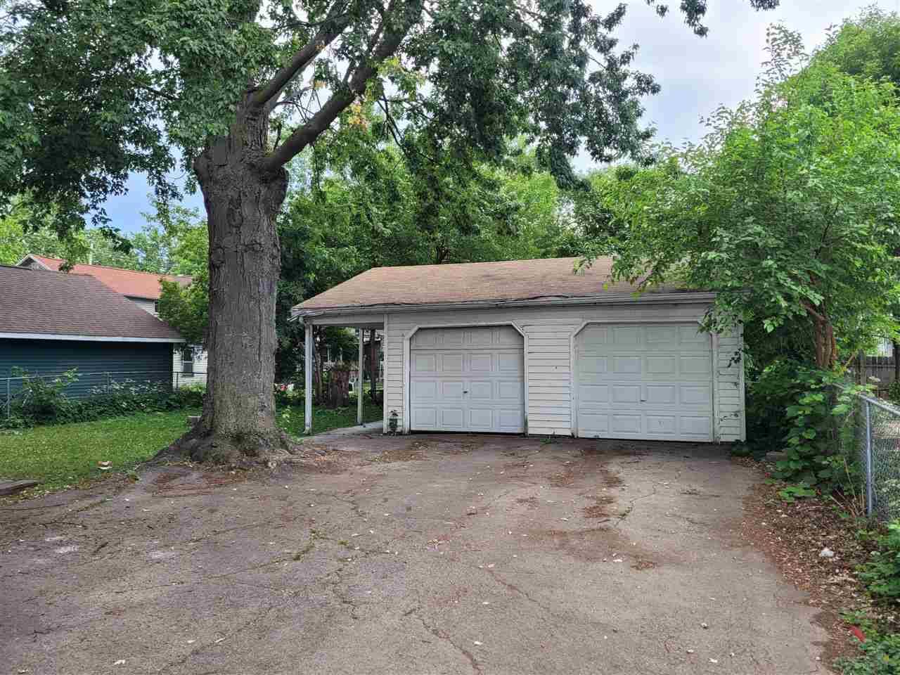 Menasha, WI 54952,237 KAUKAUNA ST
