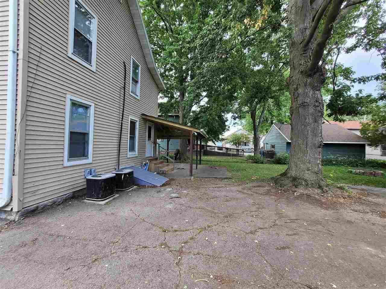Menasha, WI 54952,237 KAUKAUNA ST