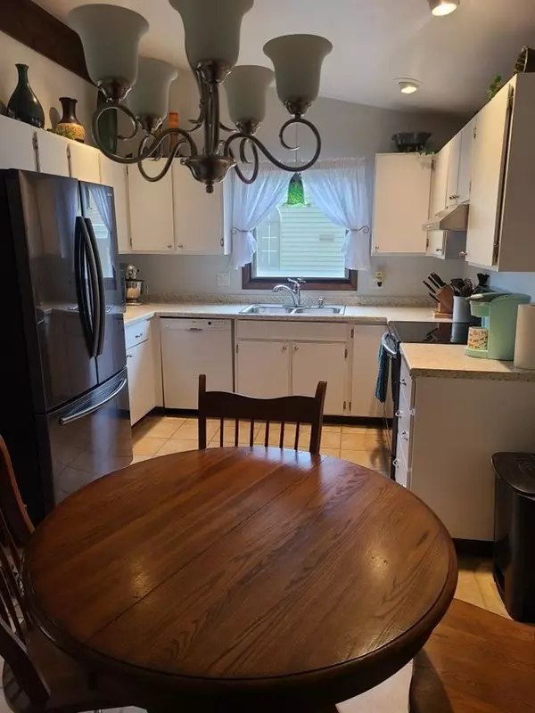 Menasha, WI 54952,1017 MELISSA ST