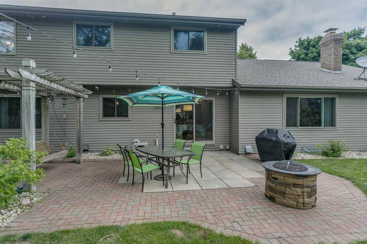 Appleton, WI 54911,825 E FOXMOOR LN