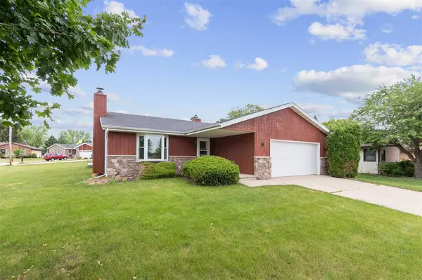 1129 GAY DR, Neenah, WI 54956