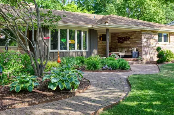 Appleton, WI 54915-2853,5 BRIARCLIFF CT