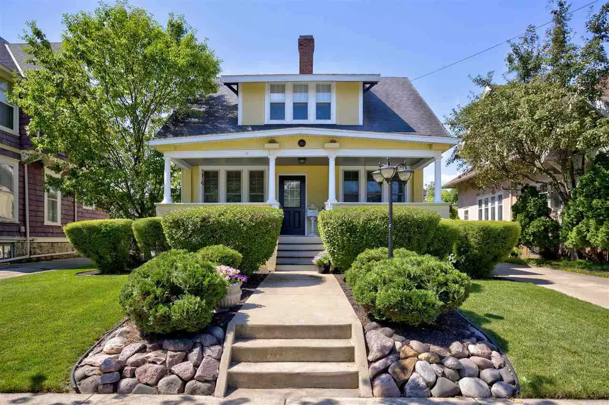 Neenah, WI 54956,323 E WISCONSIN AVE