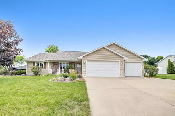 2238 LAWRENCE DR, De Pere, WI 54115-9105