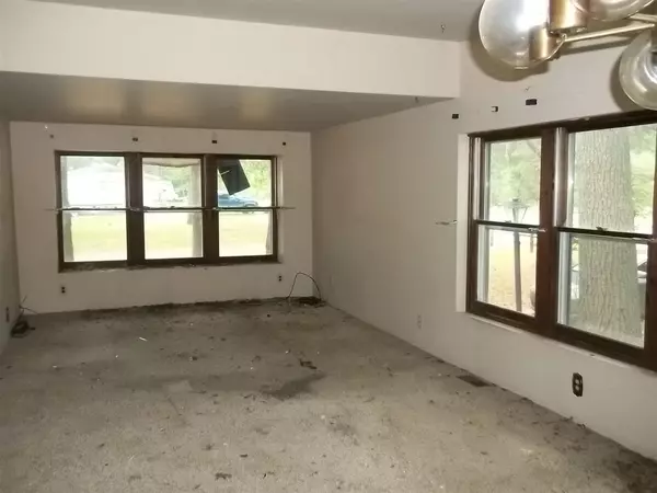 Hazelhurst, WI 54531,10400 N LEISURE DR