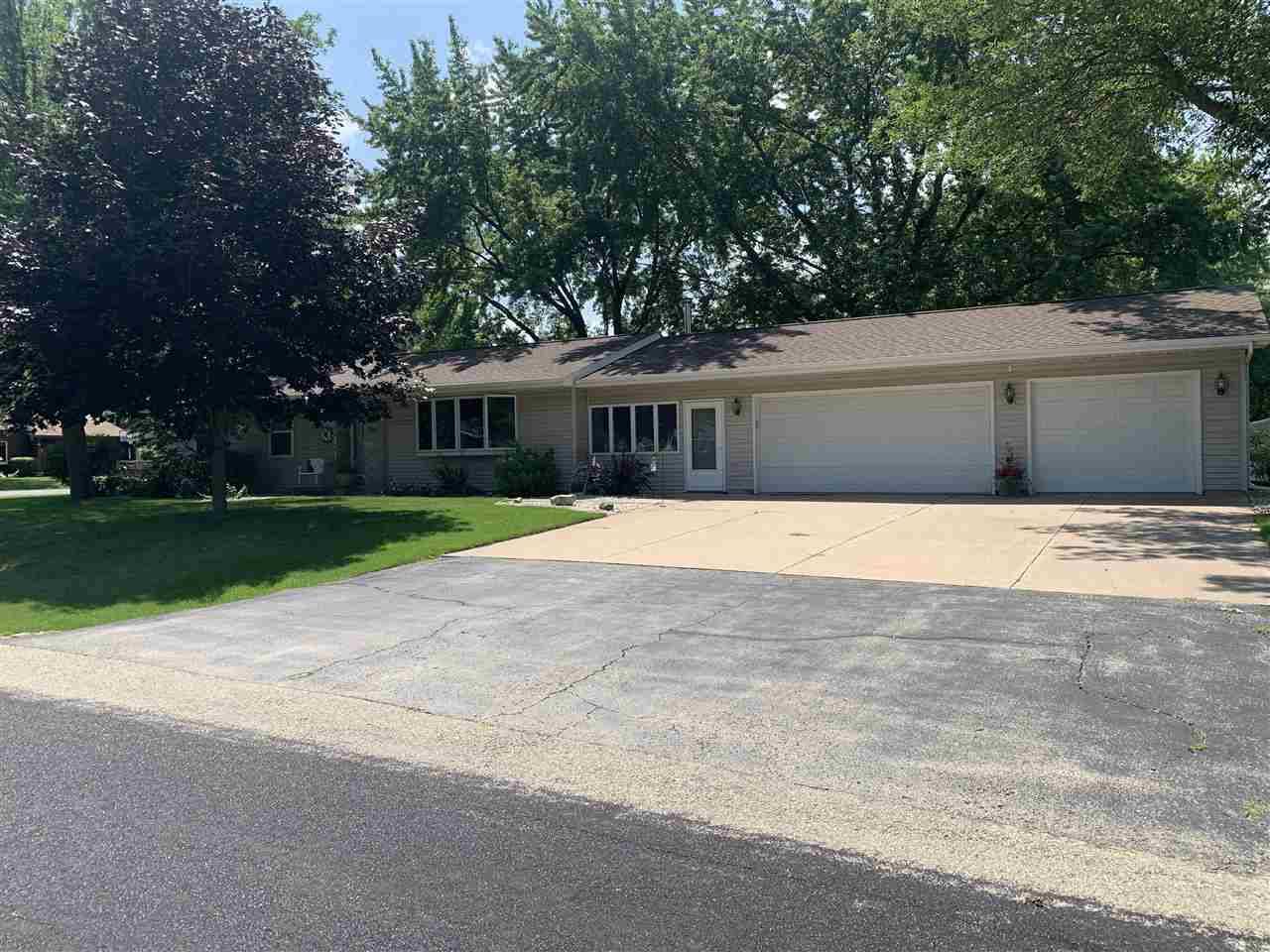 991 HONEY CREEK RD, Oshkosh, WI 54904