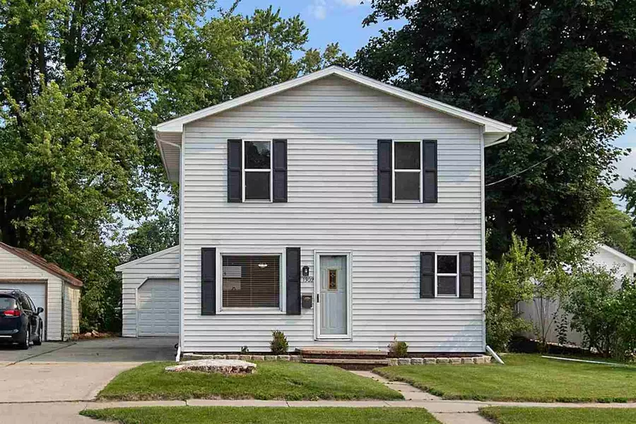 1302 E FREMONT ST, Appleton, WI 54915-2336