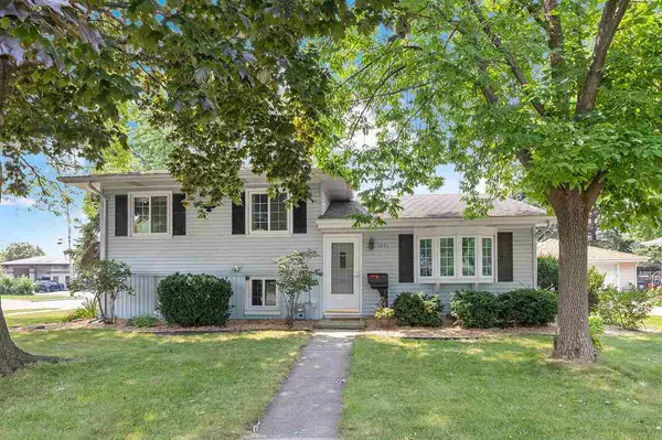 1271 MAPLE ST, Neenah, WI 54956-4642