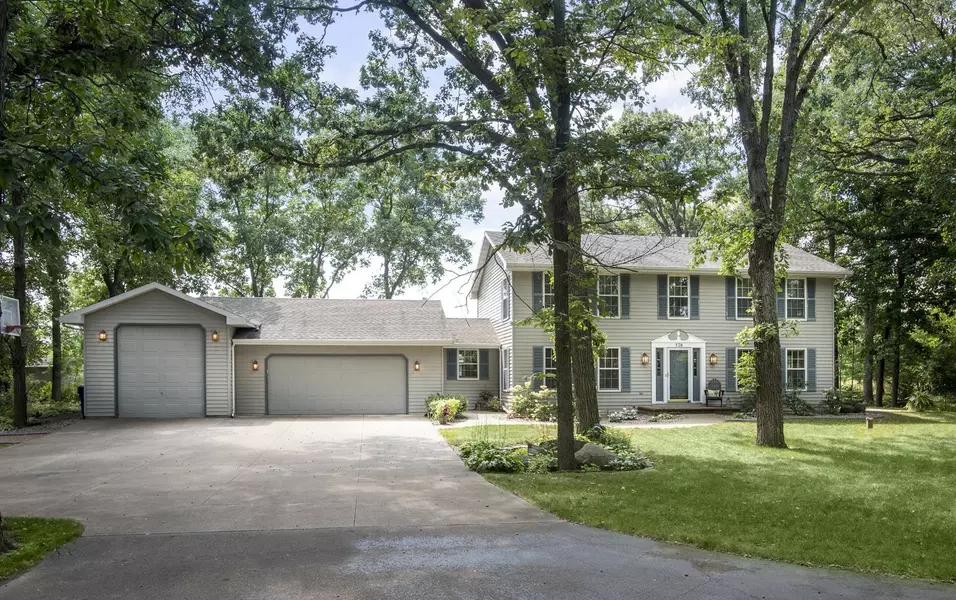 138 WOODHAVEN LN, Neenah, WI 54956