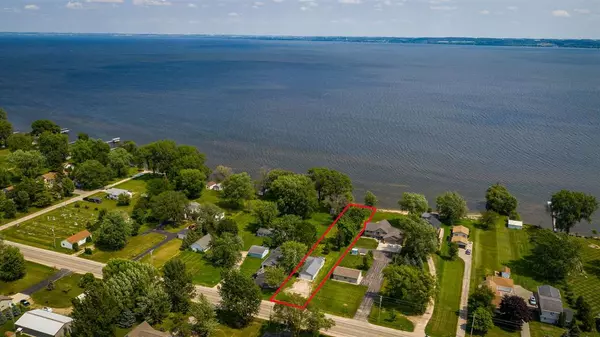 Van Dyne, WI 54979,N8851 LAKESHORE DR