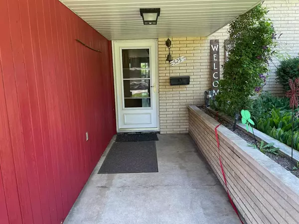 Appleton, WI 54911,525 W PERSHING ST