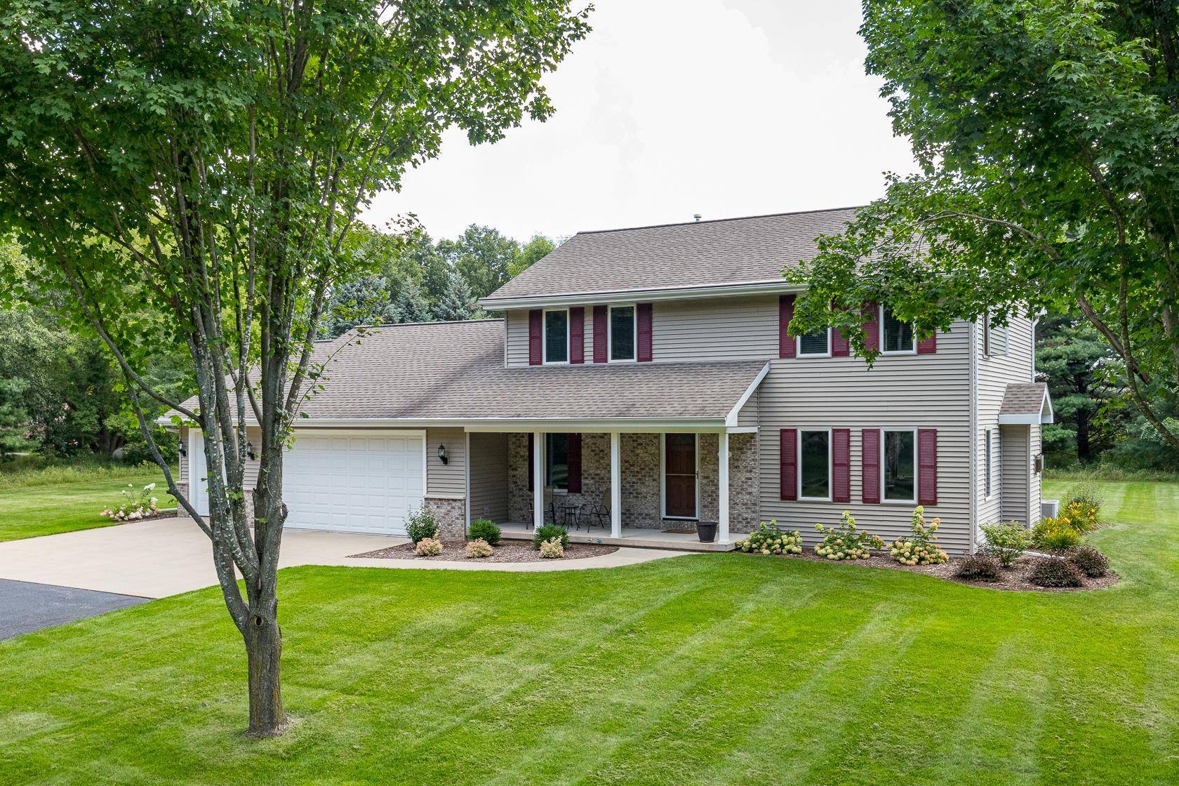 718 E GRANDVIEW RD, Hortonville, WI 54944