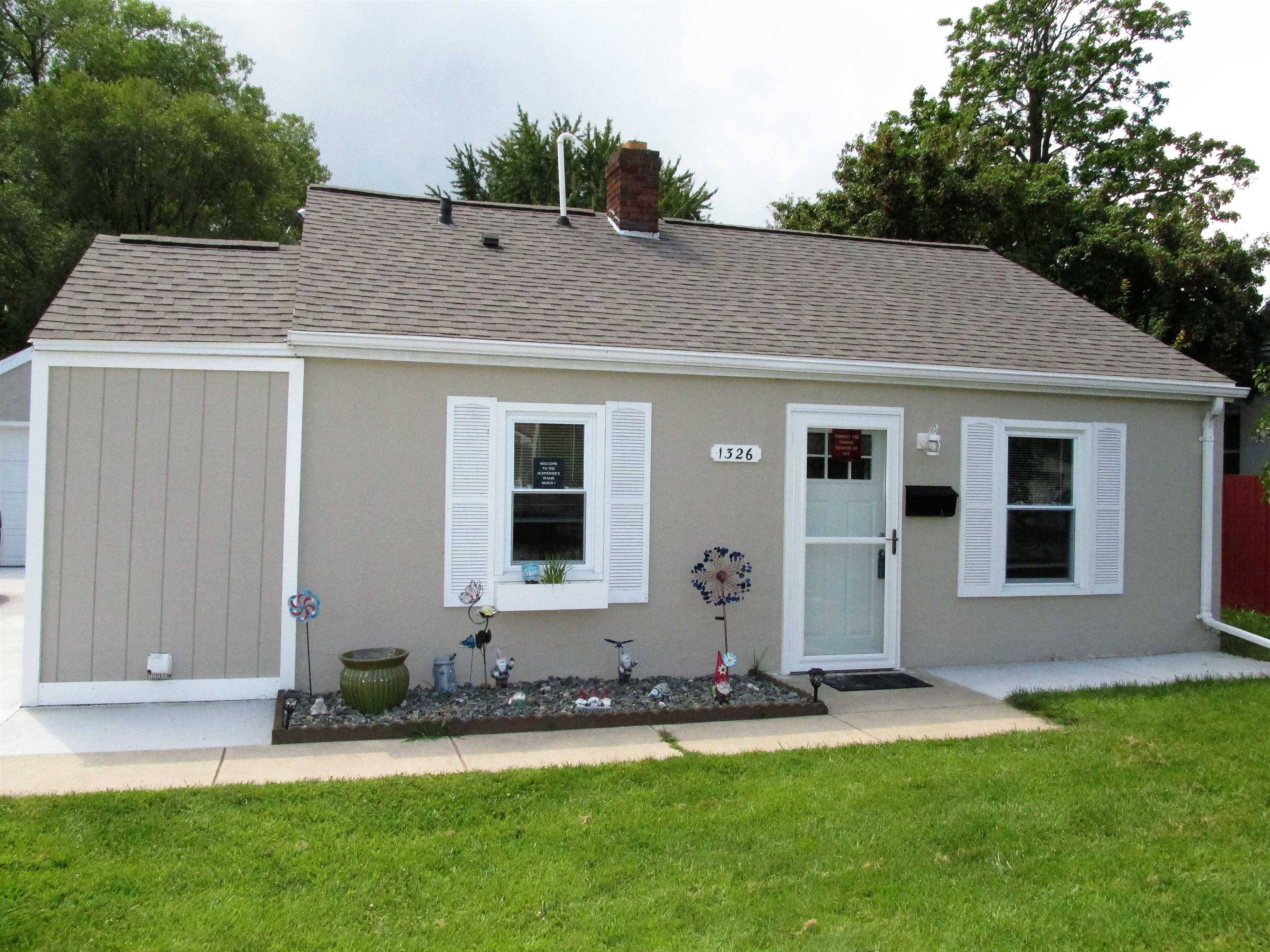 1326 VANDERBRAAK ST, Green Bay, WI 54302