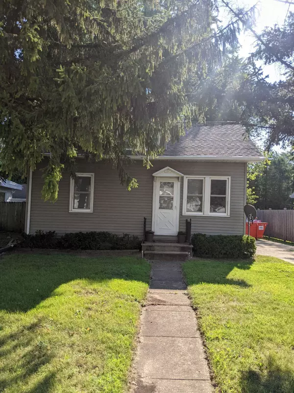 1846 N MAIN ST, Oshkosh, WI 54901